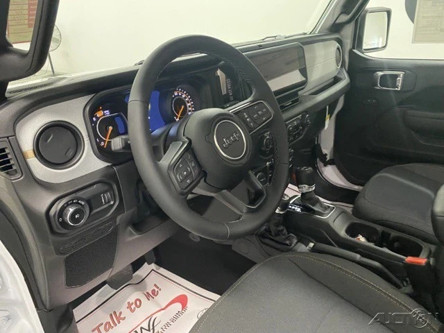 2025 Jeep JL Wrangler - Image 11 of 12