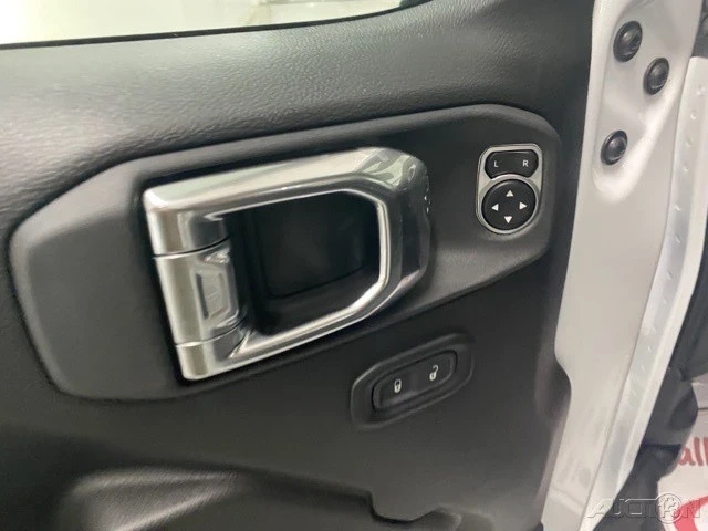 2025 Jeep JL Wrangler - Image 9 of 12