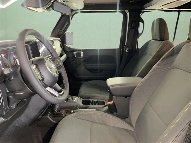2025 Jeep JL Wrangler - Image 19 of 21