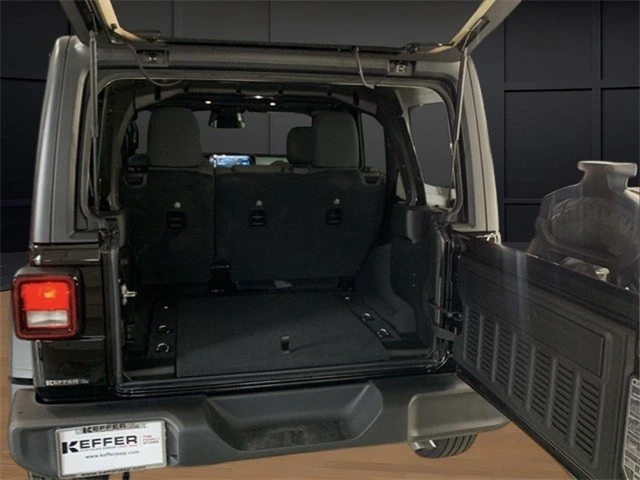 2025 Jeep JL Wrangler - Image 15 of 21