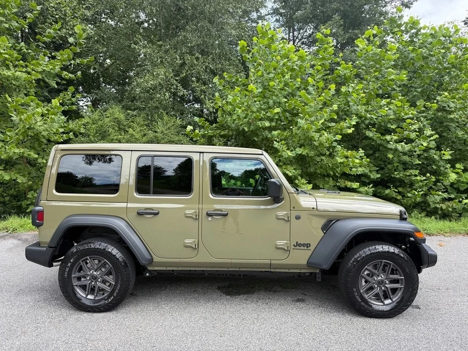 2025 Jeep JL Wrangler - Image 6 of 21