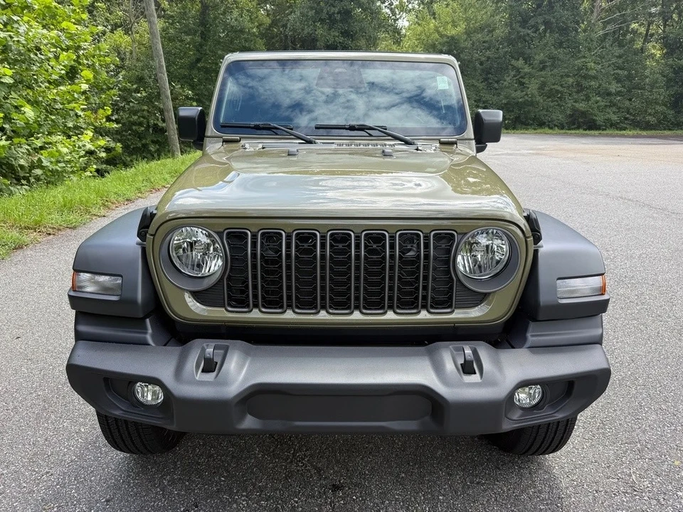 2025 Jeep JL Wrangler - Image 4 of 21