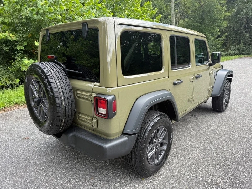 2025 Jeep JL Wrangler - Image 7 of 21