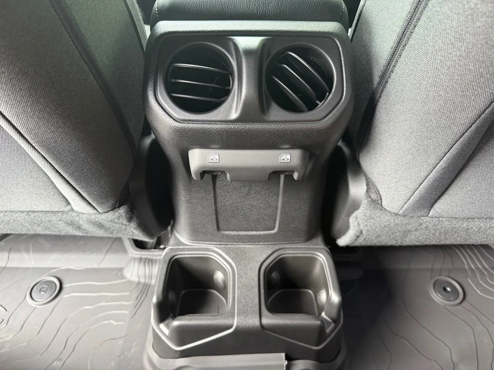 2025 Jeep JL Wrangler - Image 16 of 21