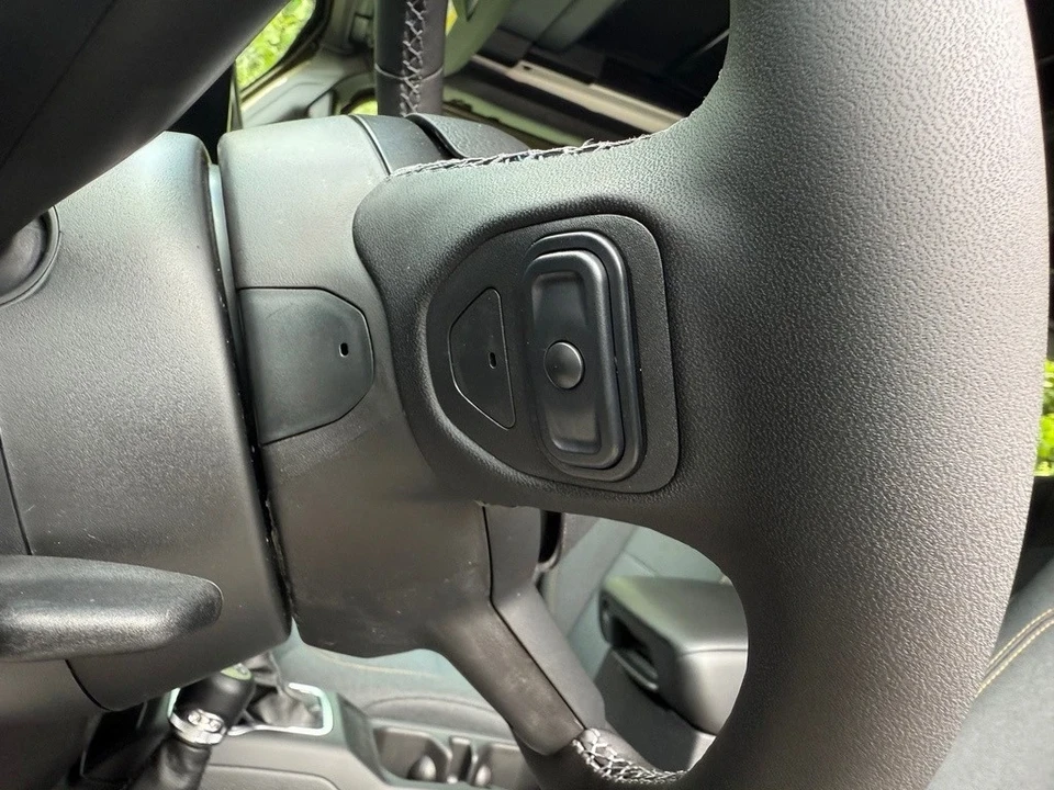 2025 Jeep JL Wrangler - Image 14 of 21