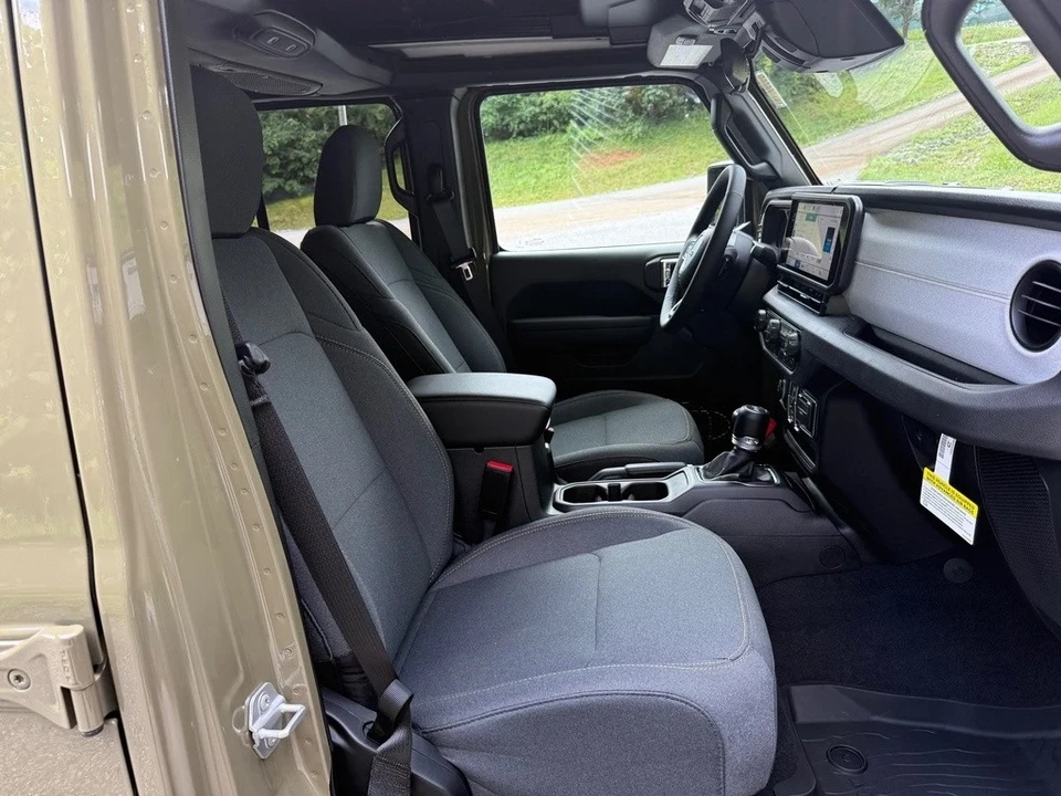 2025 Jeep JL Wrangler - Image 20 of 21
