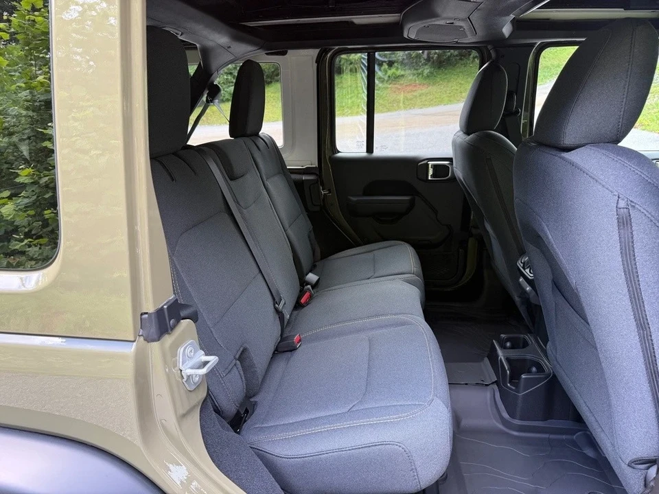 2025 Jeep JL Wrangler - Image 19 of 21
