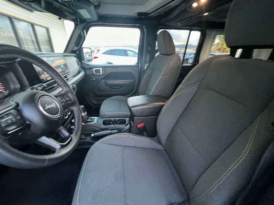 2025 Jeep JL Wrangler - Image 27 of 31