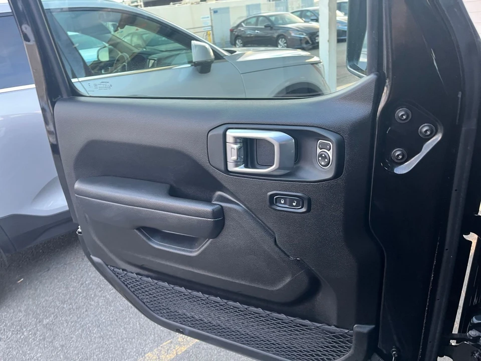 2025 Jeep JL Wrangler - Image 20 of 31