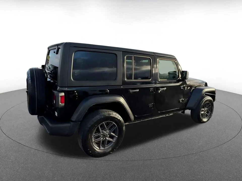 2025 Jeep JL Wrangler - Image 15 of 31