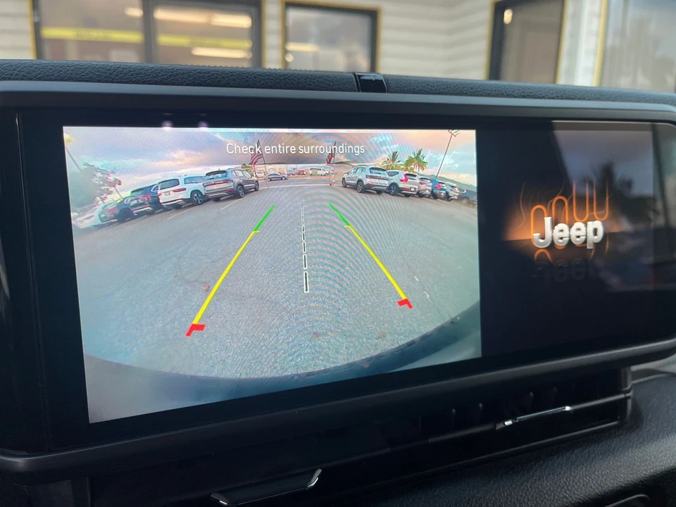 2025 Jeep JL Wrangler - Image 24 of 31