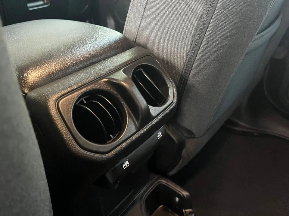 2025 Jeep JL Wrangler - Image 23 of 31