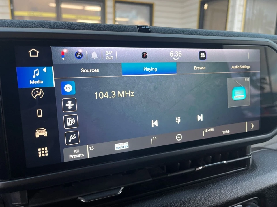 2025 Jeep JL Wrangler - Image 21 of 31