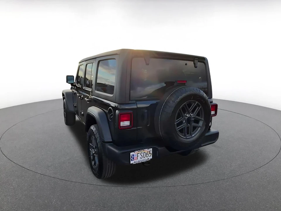 2025 Jeep JL Wrangler - Image 12 of 31