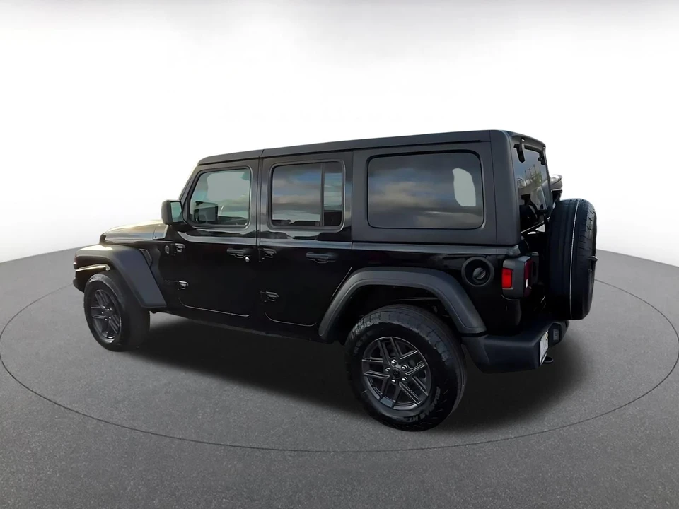 2025 Jeep JL Wrangler - Image 11 of 31