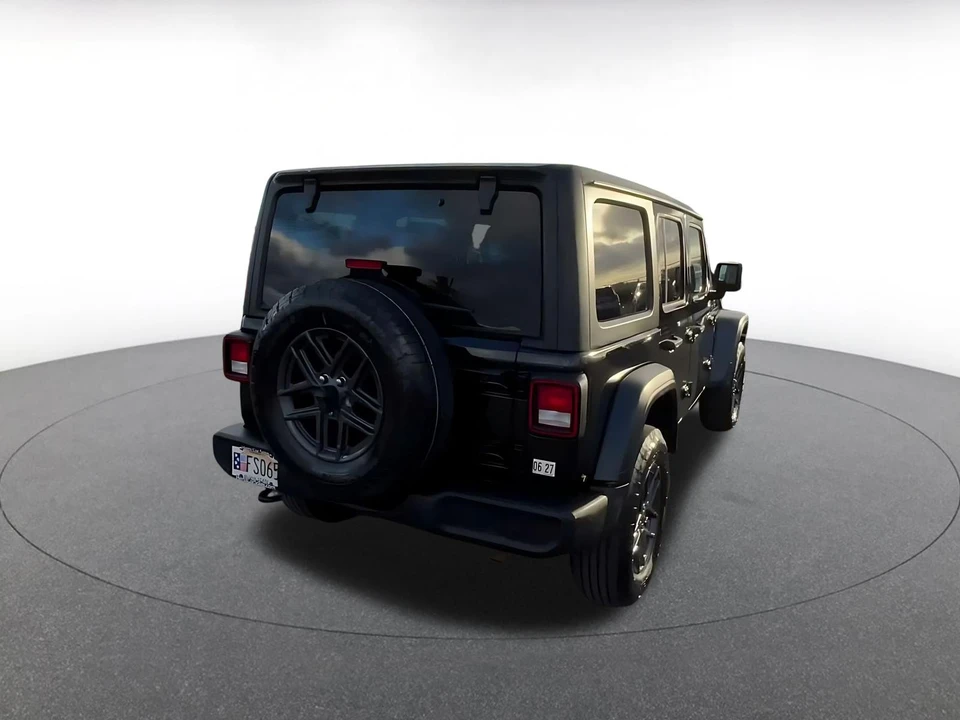 2025 Jeep JL Wrangler - Image 16 of 31