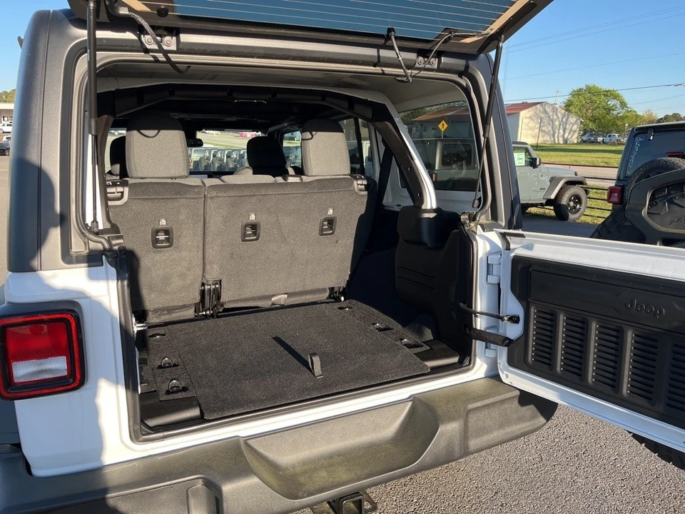 2025 Jeep JL Wrangler - Image 10 of 12