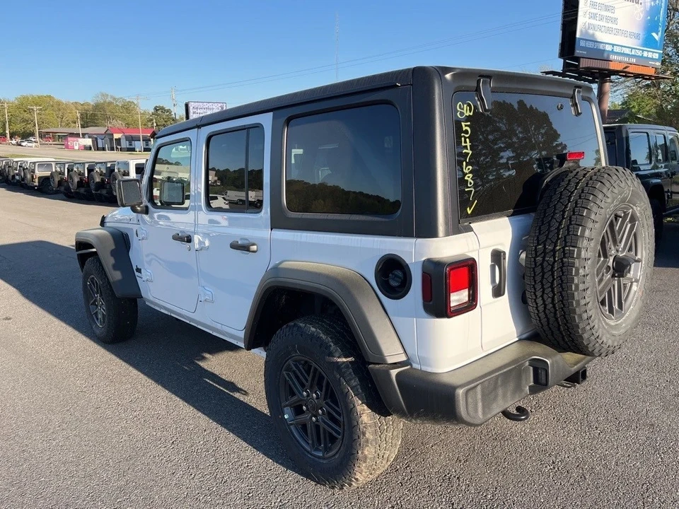 2025 Jeep JL Wrangler - Image 7 of 12