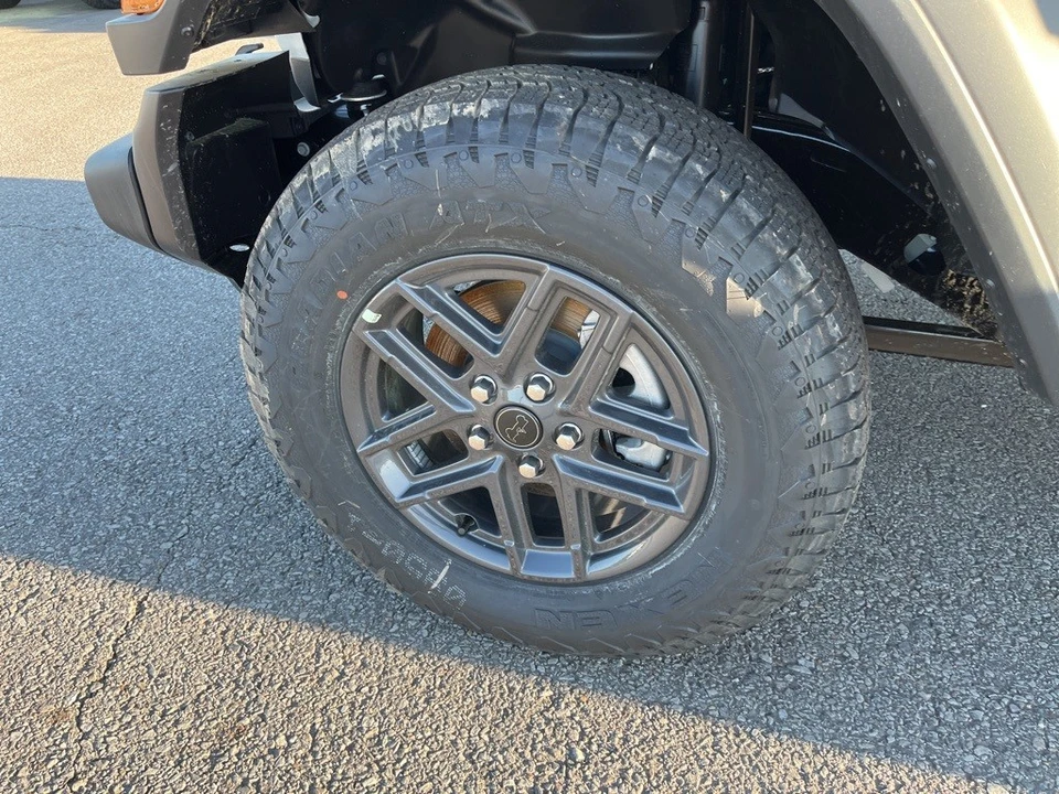 2025 Jeep JL Wrangler - Image 9 of 12