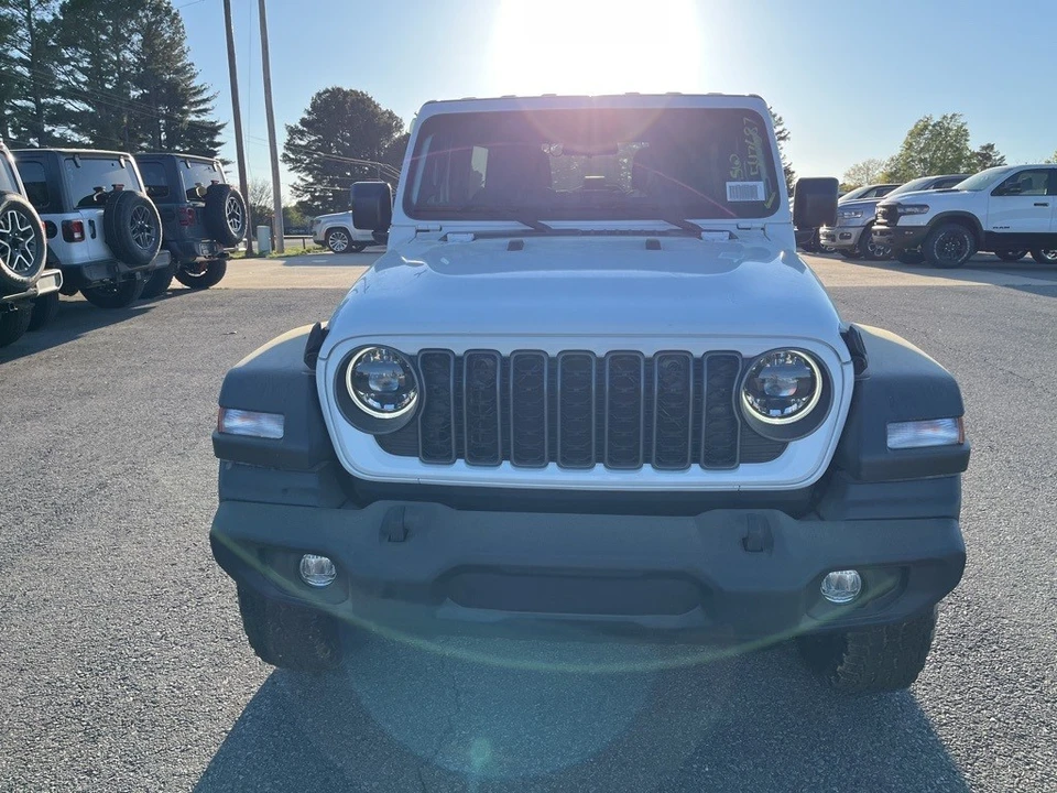 2025 Jeep JL Wrangler - Image 2 of 12