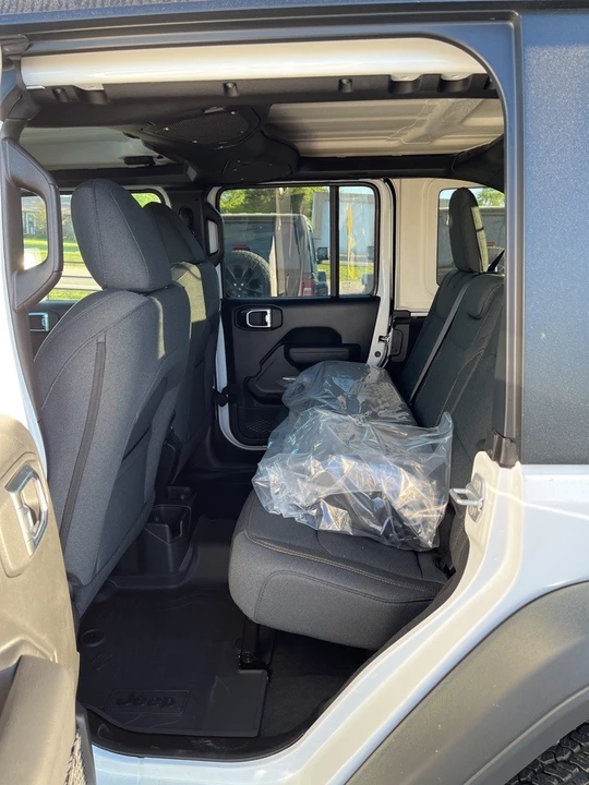 2025 Jeep JL Wrangler - Image 11 of 12