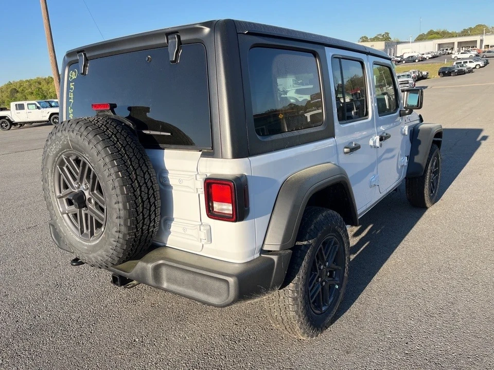 2025 Jeep JL Wrangler - Image 5 of 12