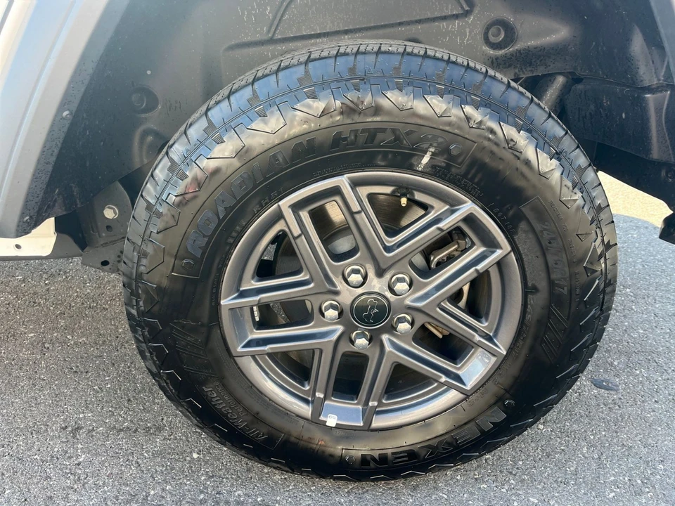 2025 Jeep JL Wrangler - Image 24 of 31