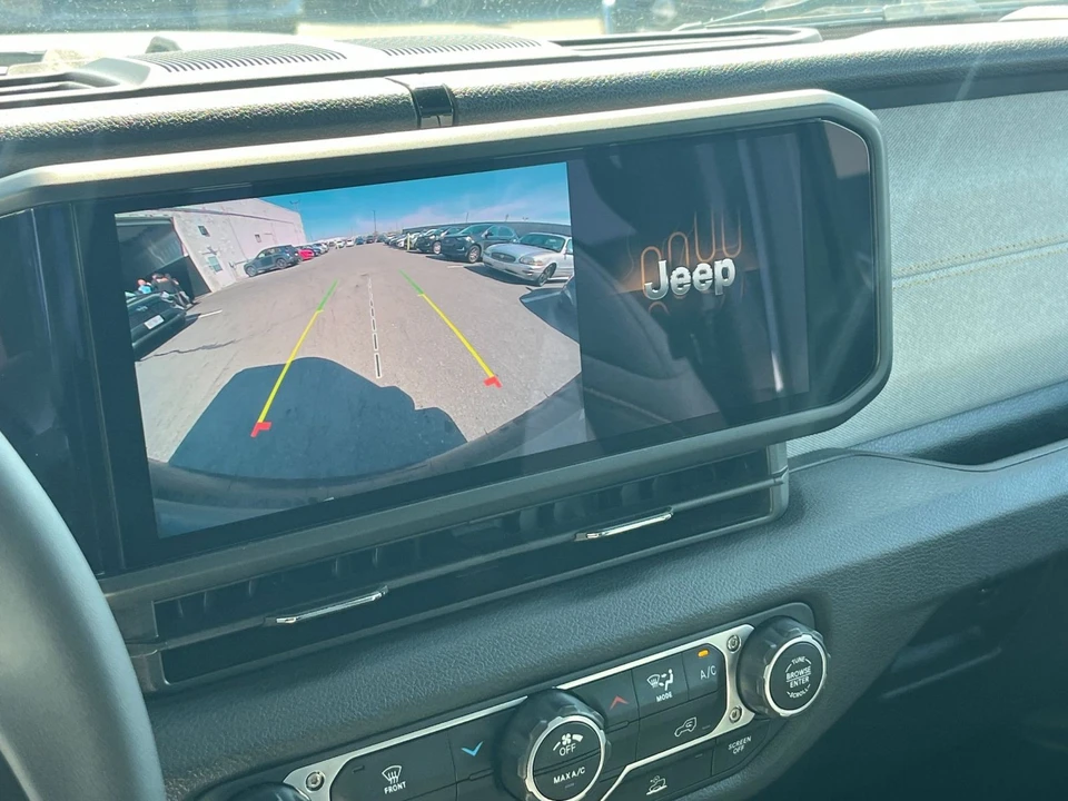 2025 Jeep JL Wrangler - Image 19 of 31