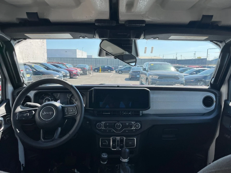 2025 Jeep JL Wrangler - Image 27 of 31