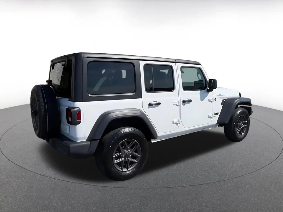 2025 Jeep JL Wrangler - Image 11 of 31