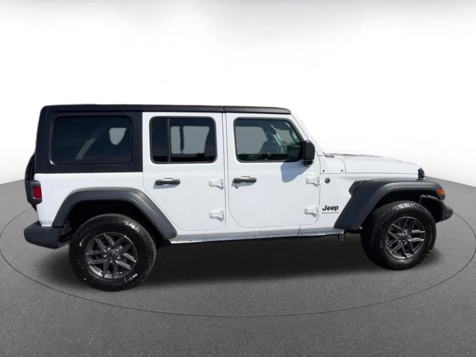 2025 Jeep JL Wrangler - Image 13 of 31