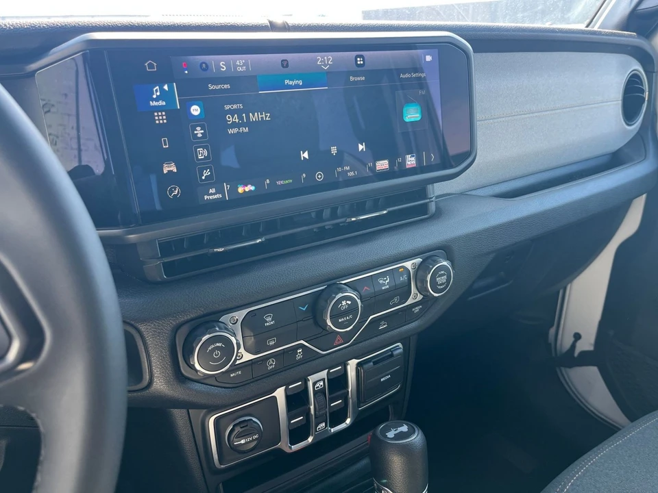2025 Jeep JL Wrangler - Image 16 of 31