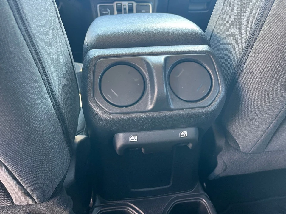 2025 Jeep JL Wrangler - Image 18 of 31