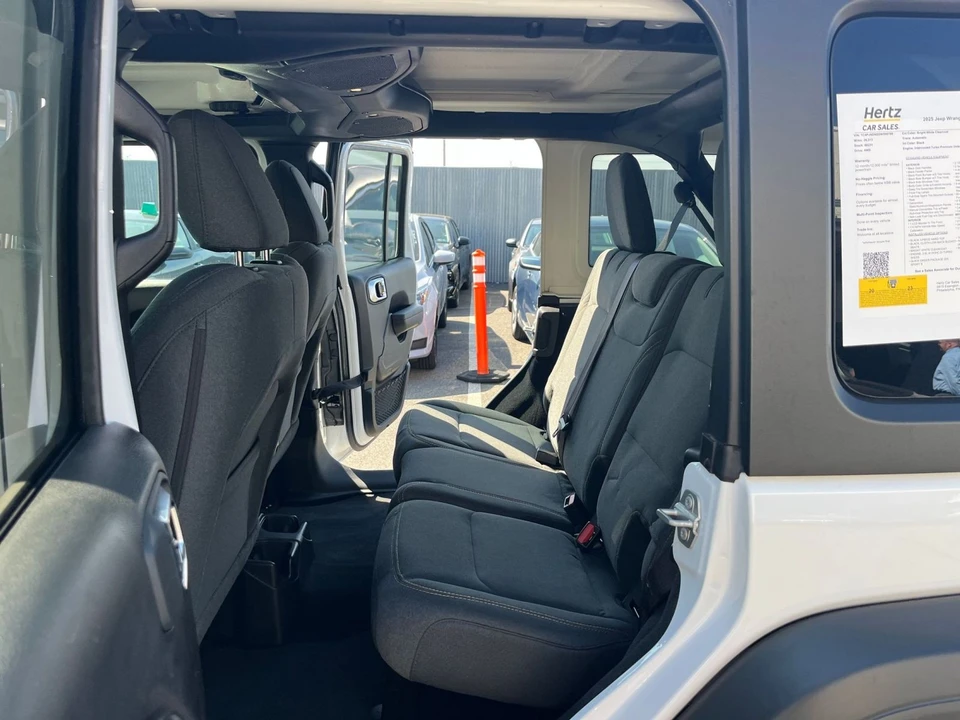 2025 Jeep JL Wrangler - Image 20 of 31