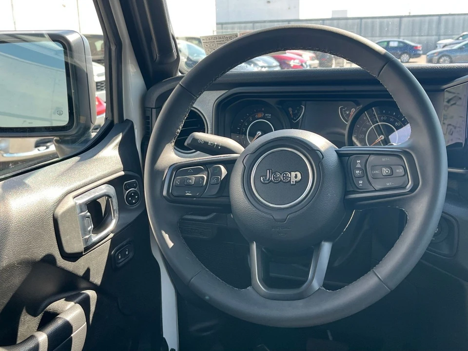 2025 Jeep JL Wrangler - Image 22 of 31