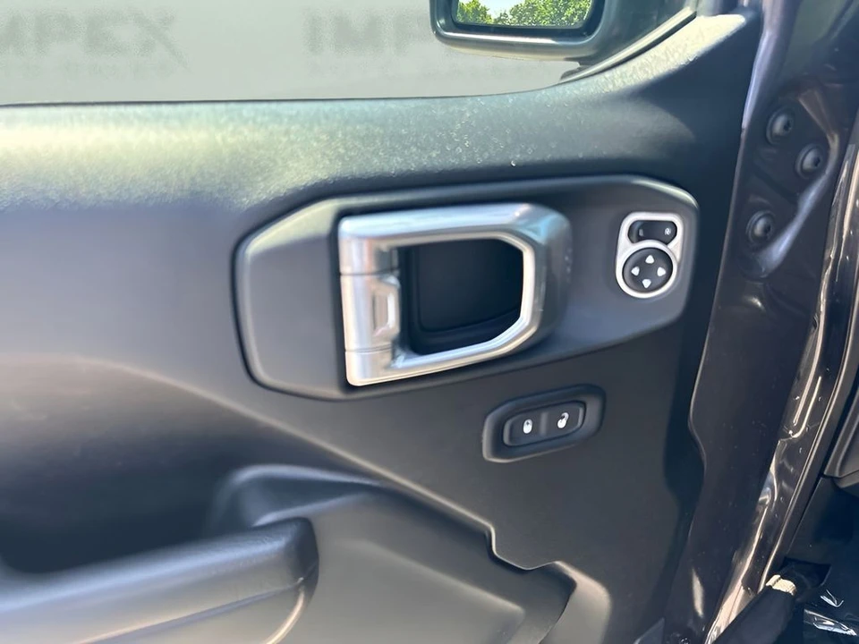 2025 Jeep JL Wrangler - Image 17 of 23