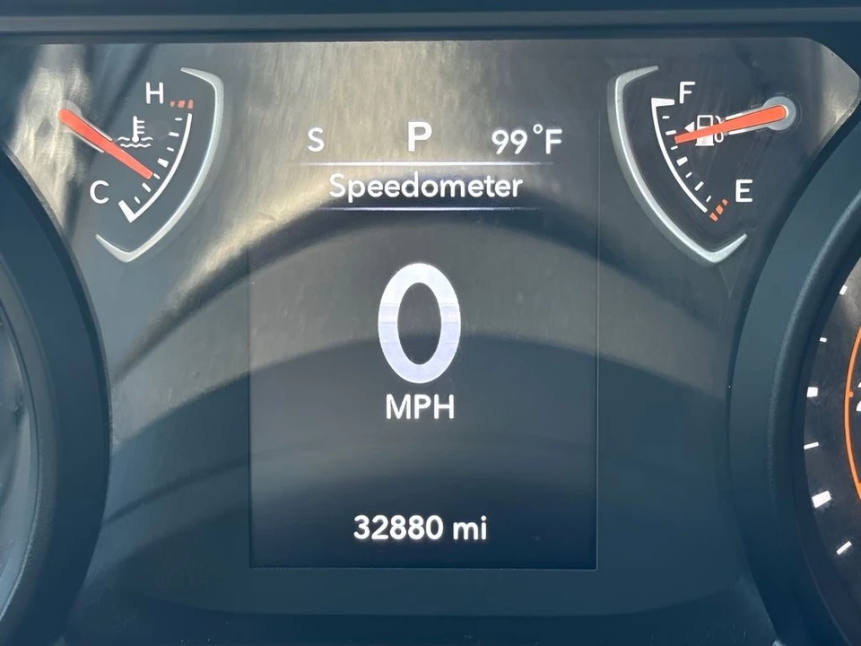 2025 Jeep JL Wrangler - Image 15 of 23
