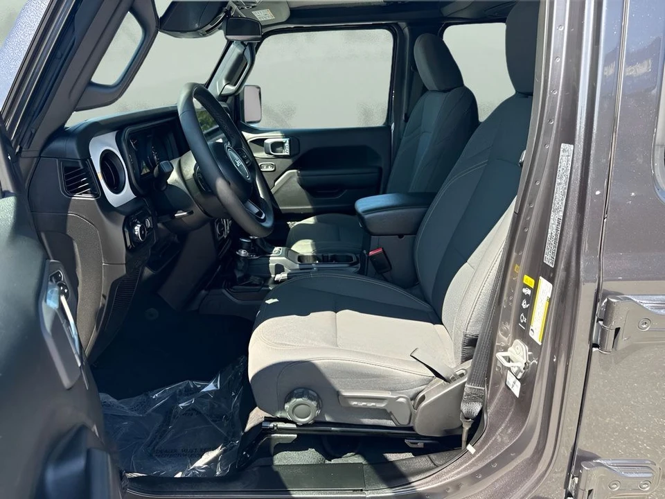 2025 Jeep JL Wrangler - Image 5 of 23