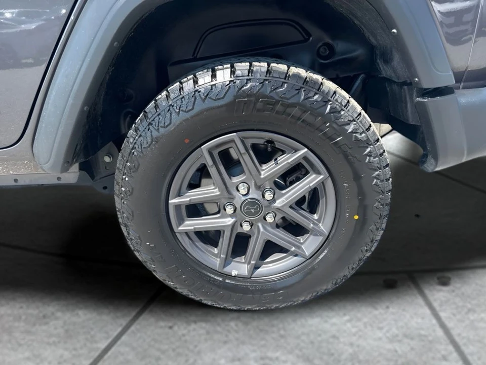 2025 Jeep JL Wrangler - Image 21 of 23