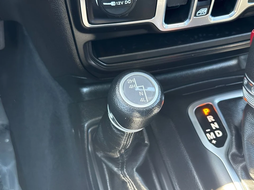 2025 Jeep JL Wrangler - Image 13 of 23