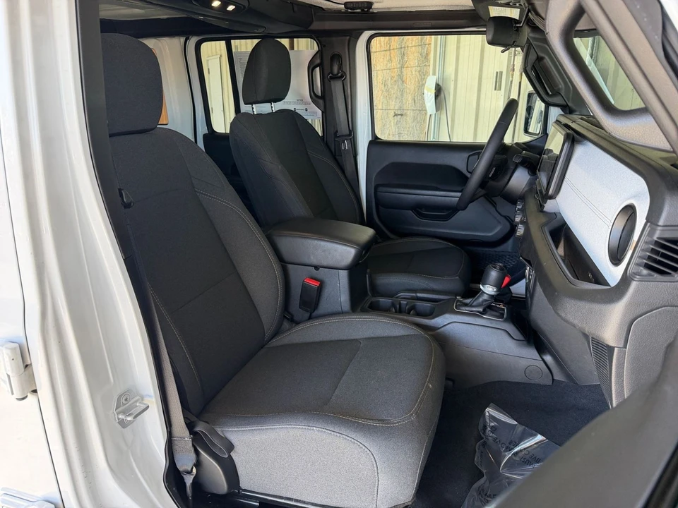 2025 Jeep JL Wrangler - Image 31 of 31