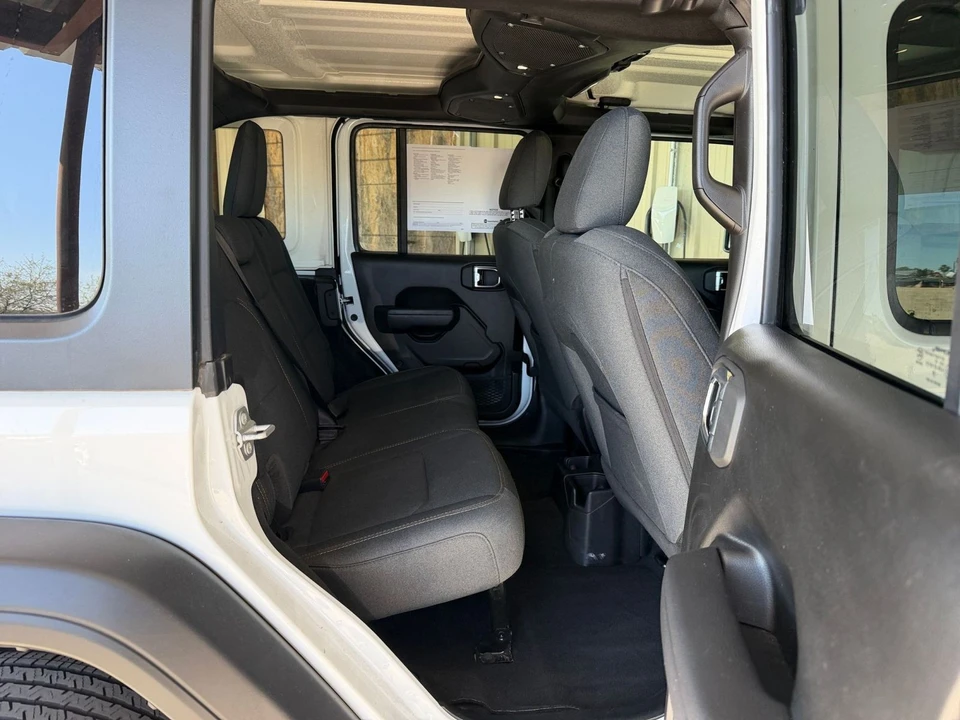 2025 Jeep JL Wrangler - Image 21 of 31