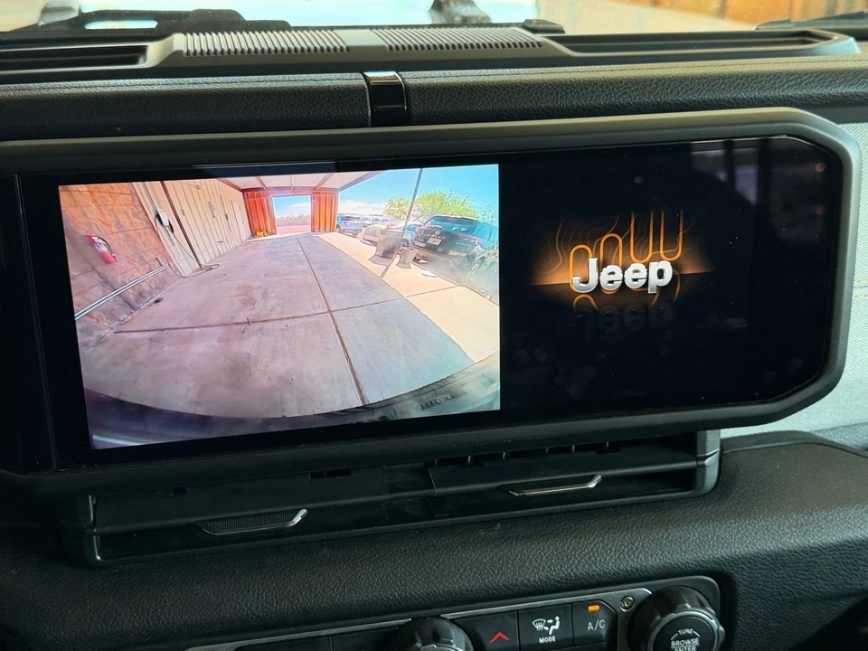 2025 Jeep JL Wrangler - Image 20 of 31