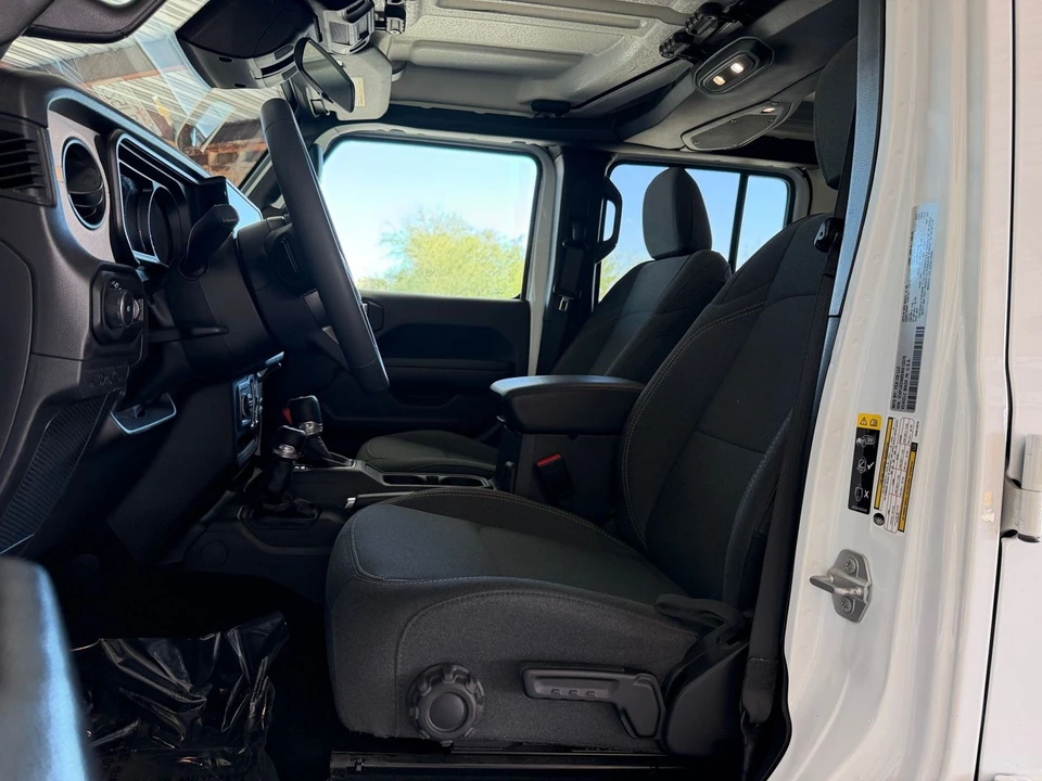 2025 Jeep JL Wrangler - Image 22 of 31