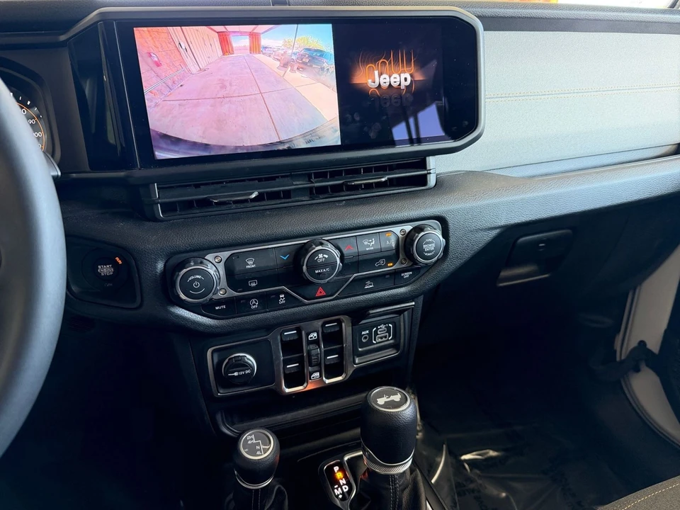 2025 Jeep JL Wrangler - Image 14 of 31
