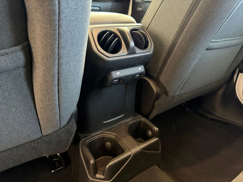 2025 Jeep JL Wrangler - Image 19 of 31