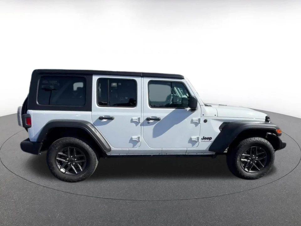 2025 Jeep JL Wrangler - Image 12 of 31