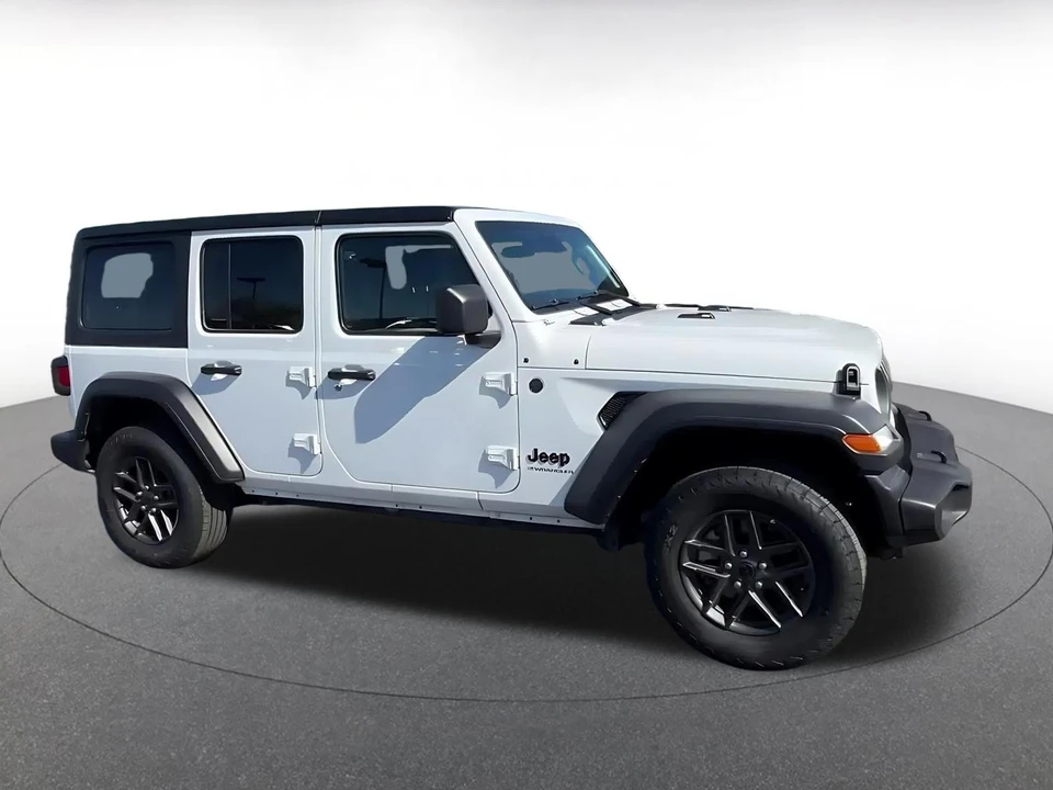 2025 Jeep JL Wrangler - Image 13 of 31