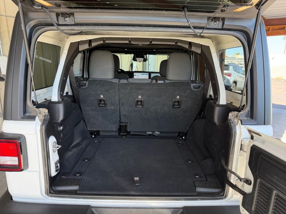 2025 Jeep JL Wrangler - Image 26 of 31