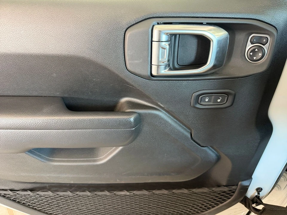 2025 Jeep JL Wrangler - Image 16 of 31